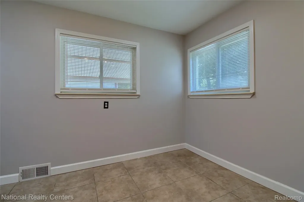 184 N Astor Street Pontiac City MI 48342