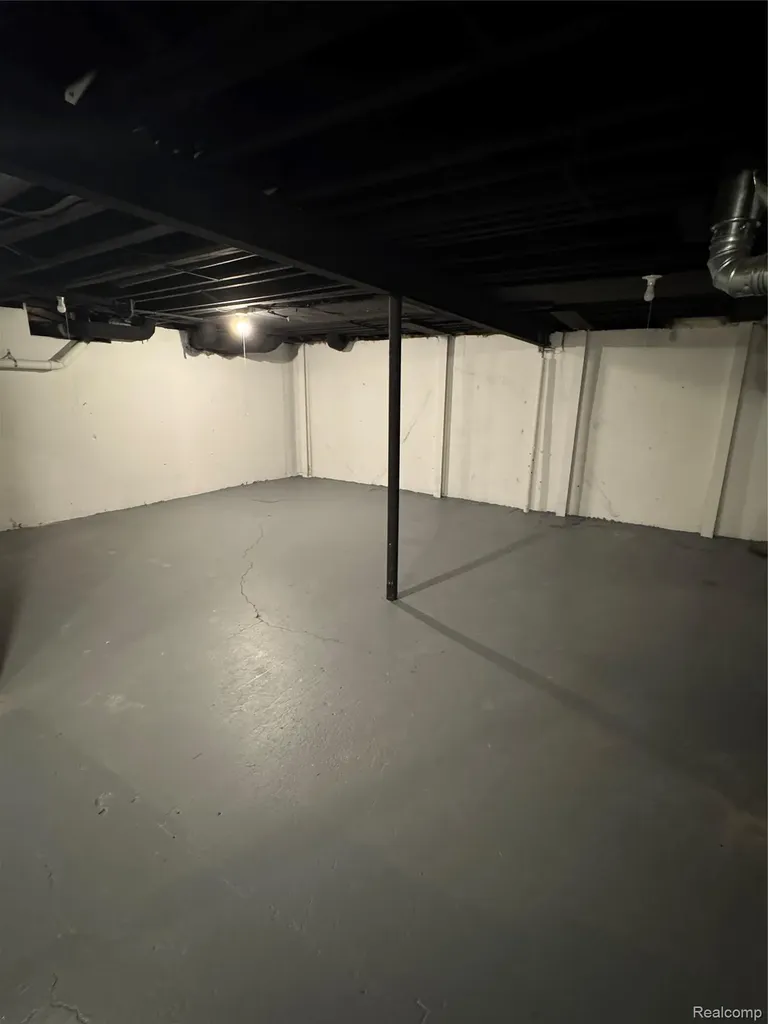50192 Salisbury Chesterfield Township MI 48047