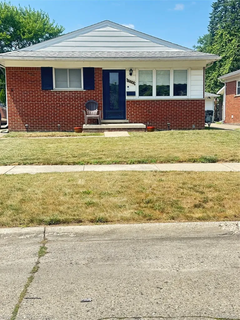 19945 Fox Redford Charter Township MI 48240