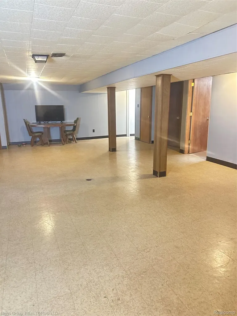 19945 Fox Redford Charter Township MI 48240