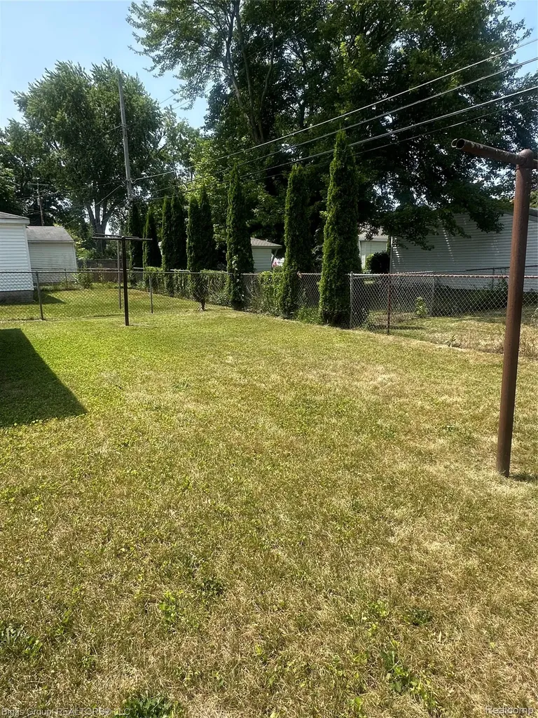 19945 Fox Redford Charter Township MI 48240