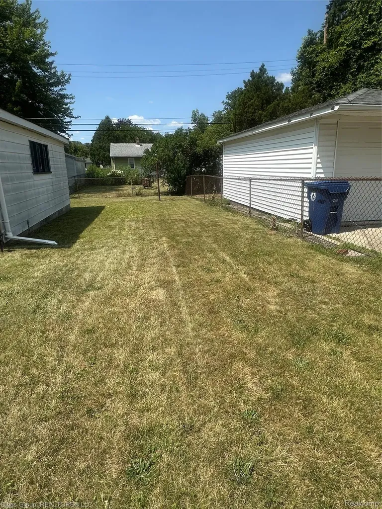 19945 Fox Redford Charter Township MI 48240