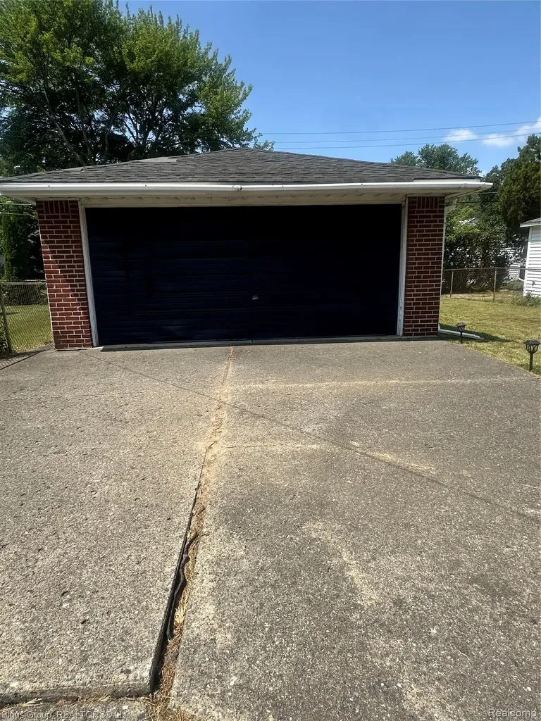 19945 Fox Redford Charter Township MI 48240