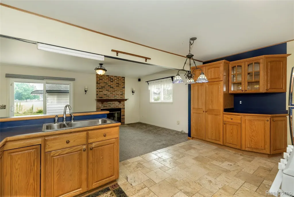 1121 Windham Street Westland City MI 48186