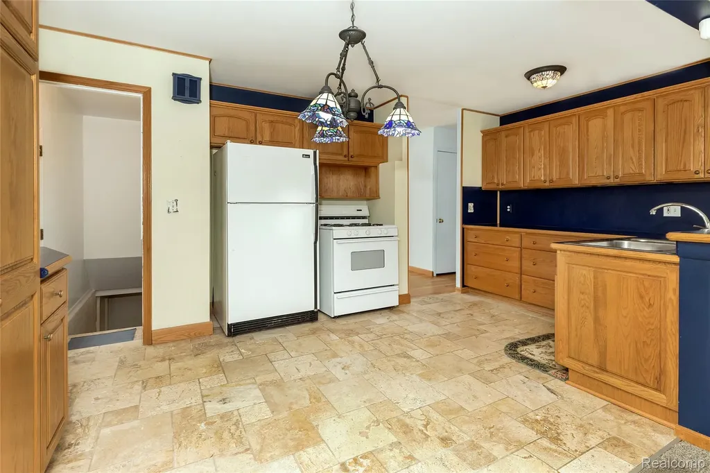 1121 Windham Street Westland City MI 48186