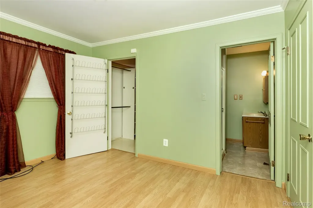 1121 Windham Street Westland City MI 48186