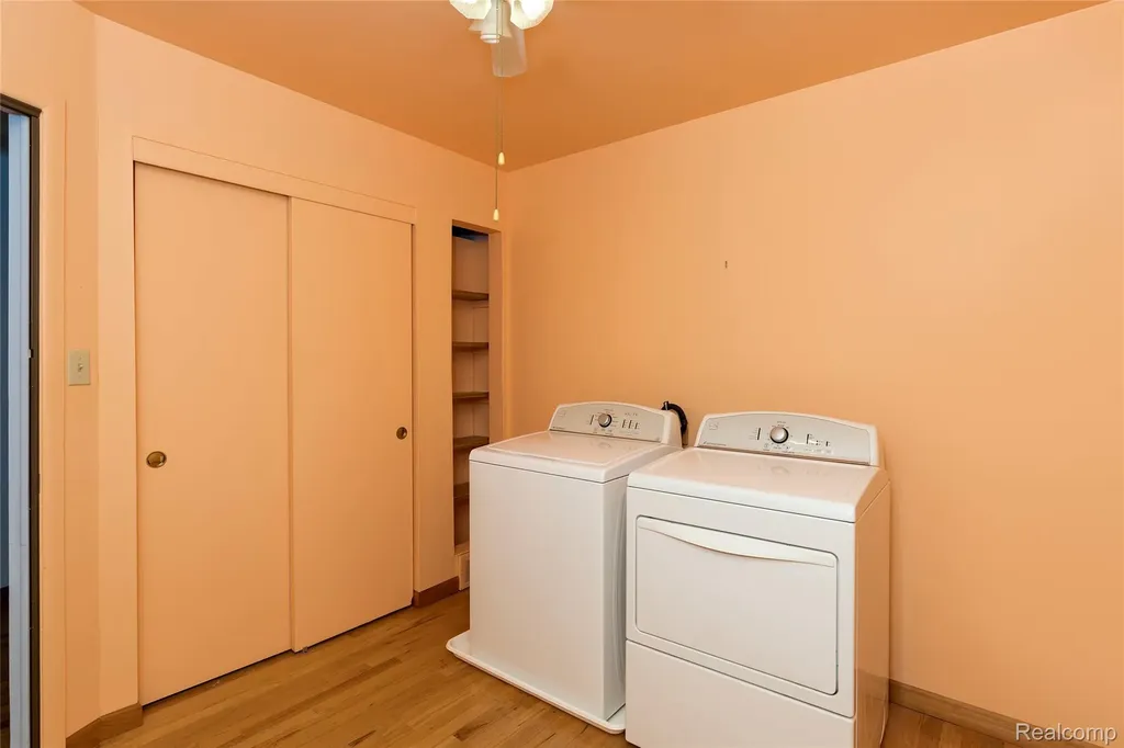 1121 Windham Street Westland City MI 48186