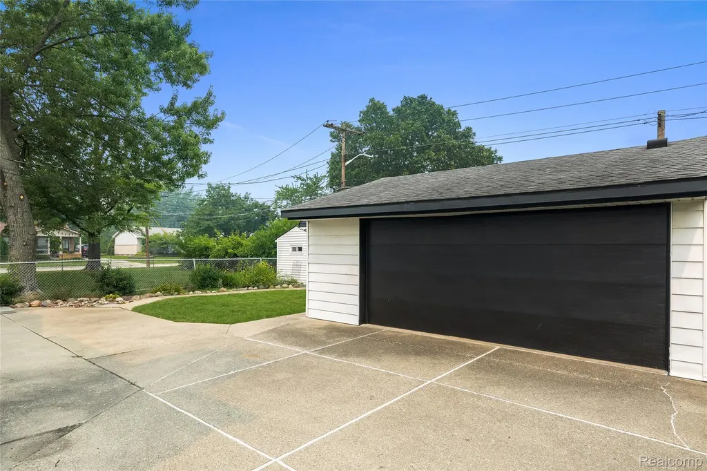 1121 Windham Street Westland City MI 48186