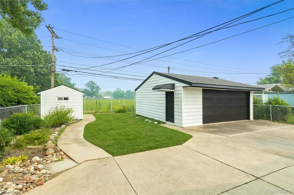 1121 Windham Street Westland City MI 48186