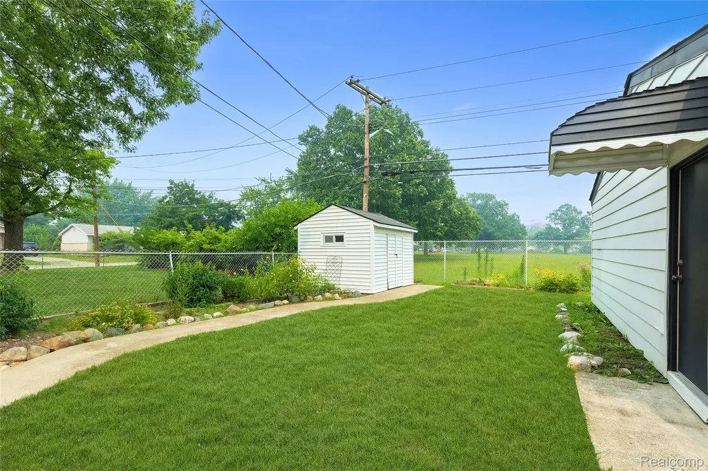 1121 Windham Street Westland City MI 48186
