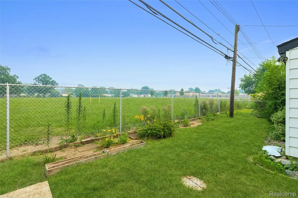 1121 Windham Street Westland City MI 48186