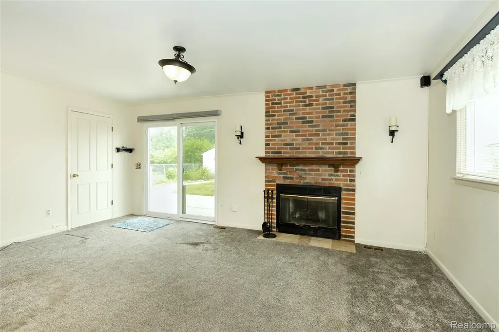 1121 Windham Street Westland City MI 48186