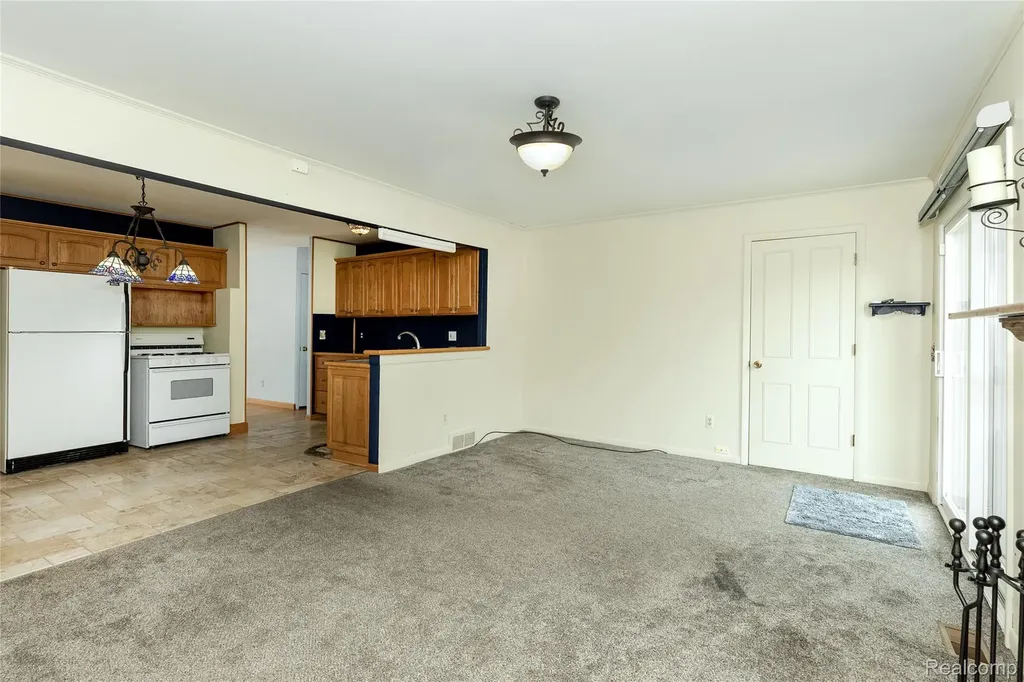 1121 Windham Street Westland City MI 48186