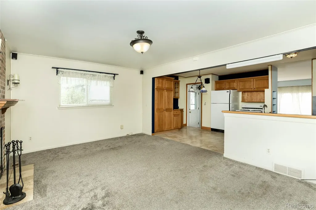 1121 Windham Street Westland City MI 48186