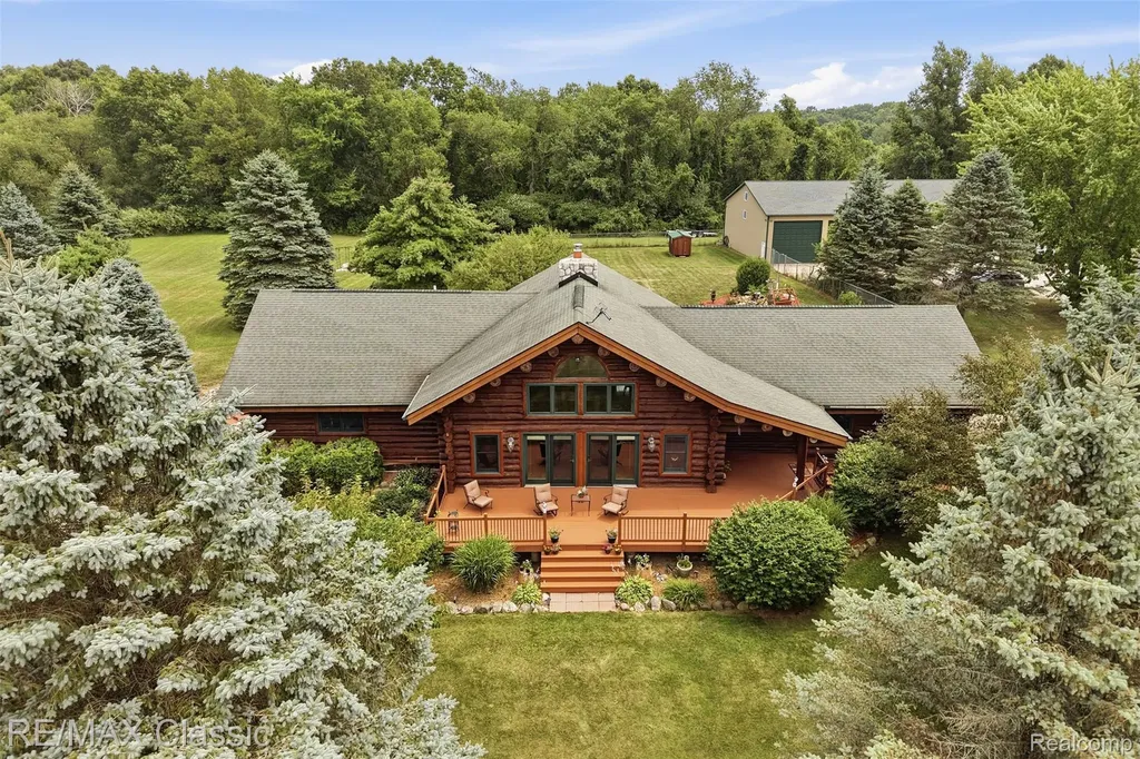 6900 Eveline Drive Holly Township MI 48442