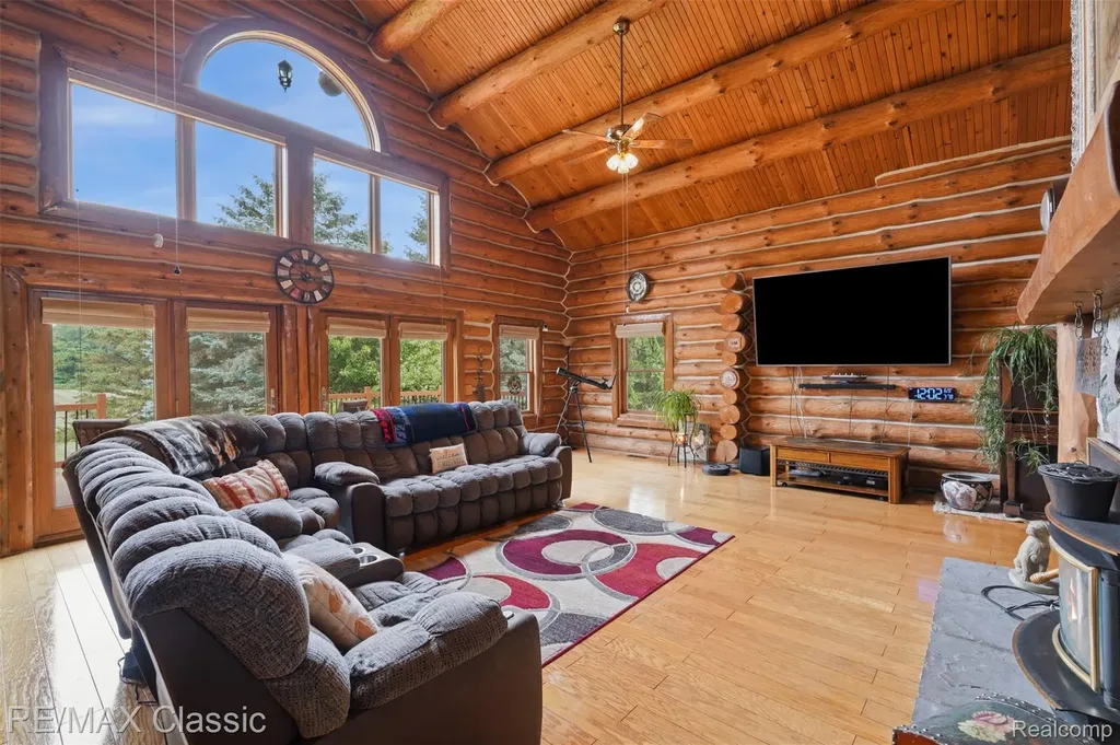 6900 Eveline Drive Holly Township MI 48442