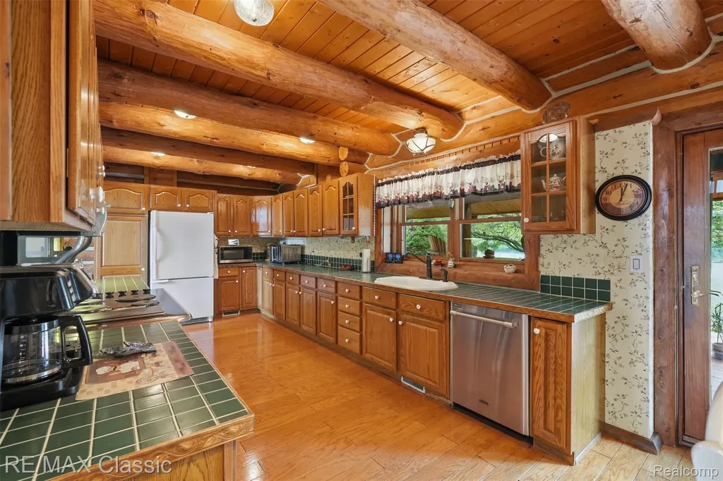 6900 Eveline Drive Holly Township MI 48442