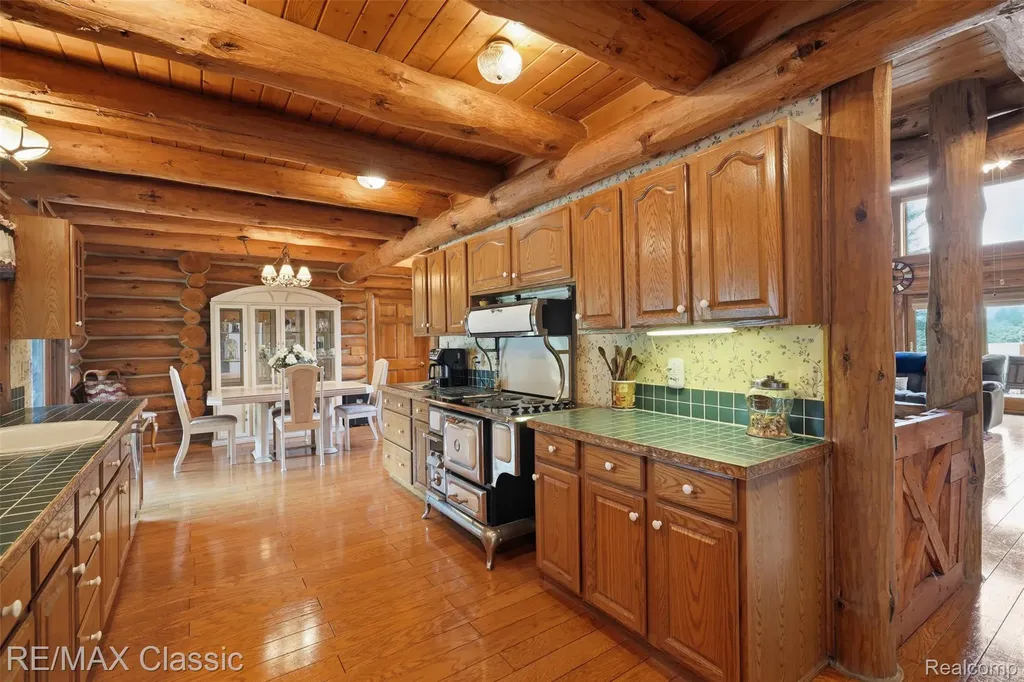 6900 Eveline Drive Holly Township MI 48442