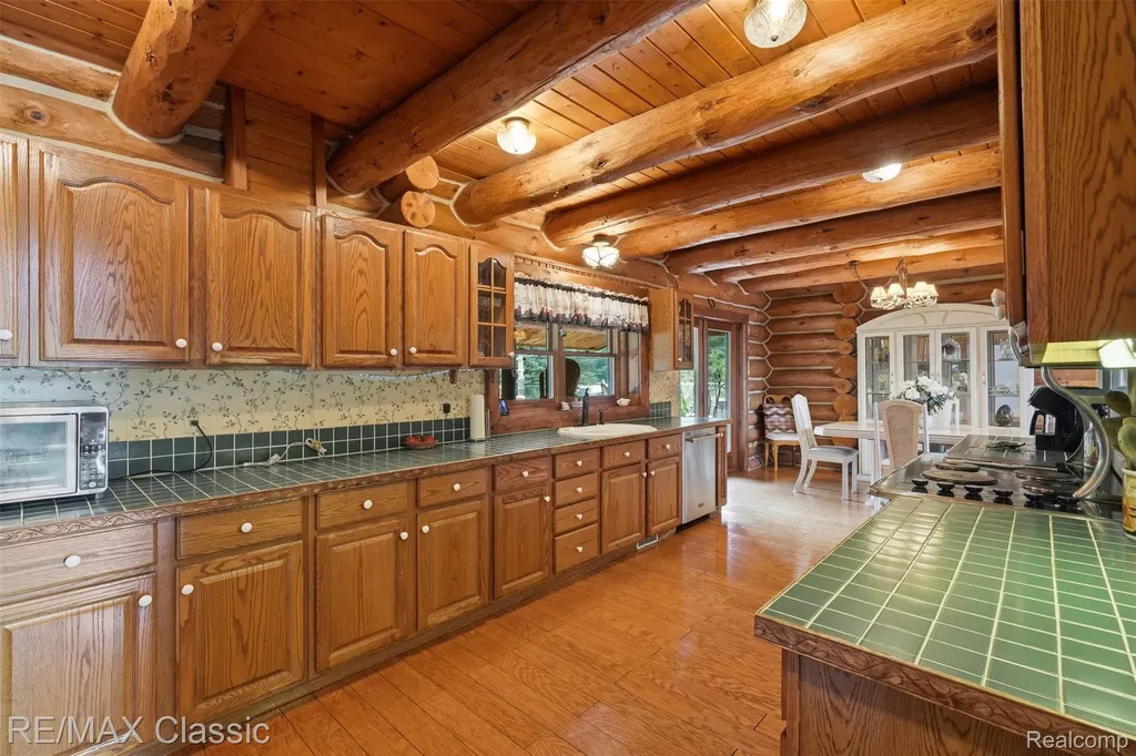 6900 Eveline Drive Holly Township MI 48442