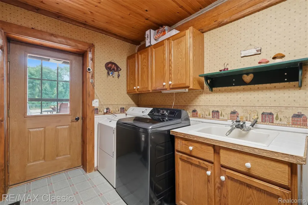 6900 Eveline Drive Holly Township MI 48442
