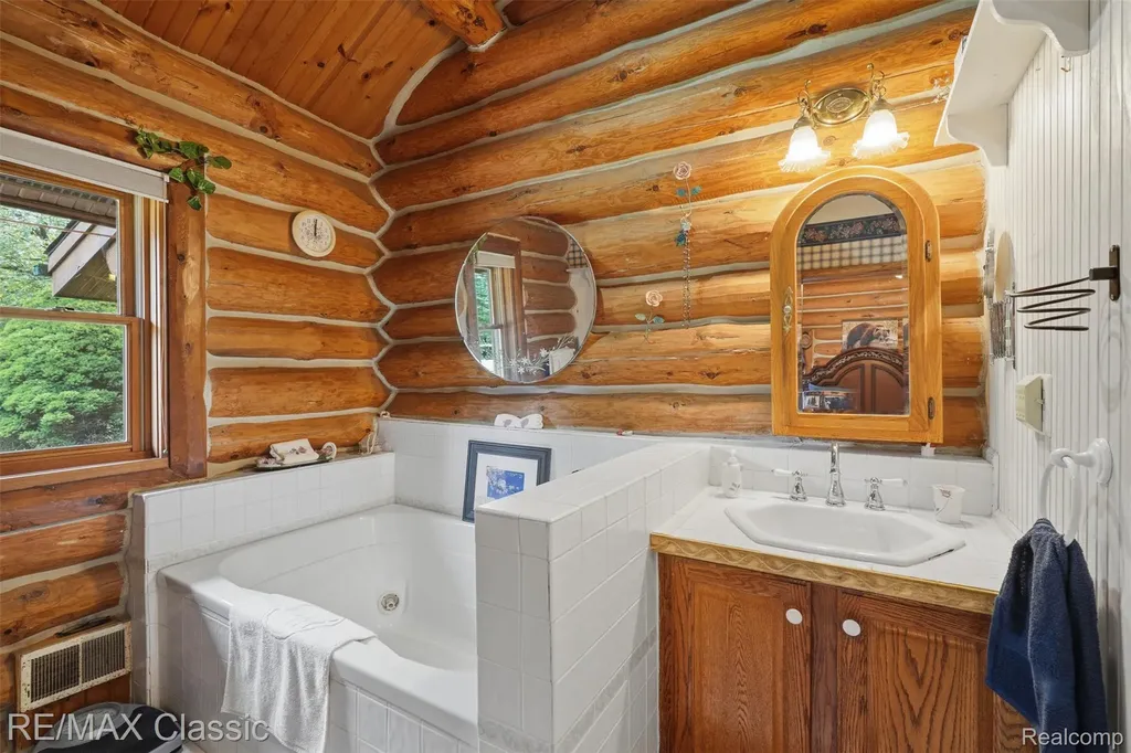6900 Eveline Drive Holly Township MI 48442