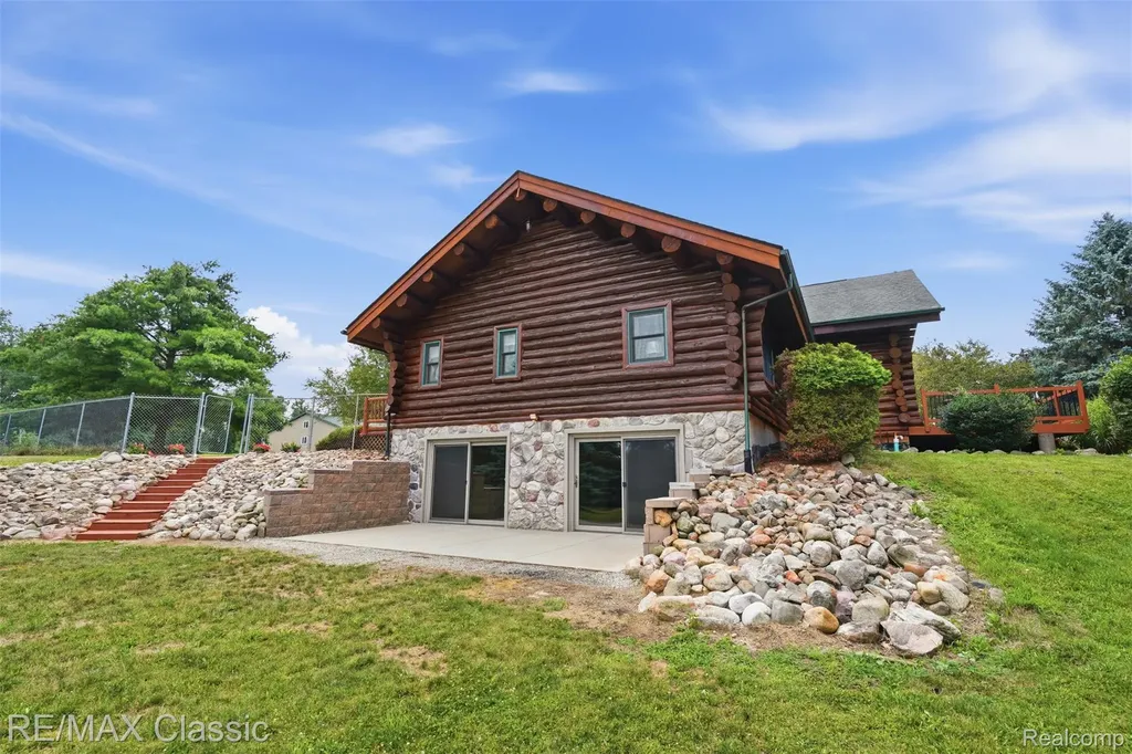 6900 Eveline Drive Holly Township MI 48442
