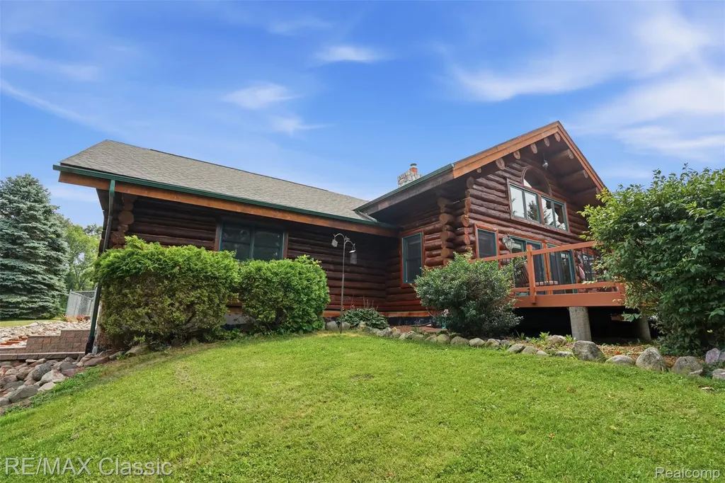 6900 Eveline Drive Holly Township MI 48442