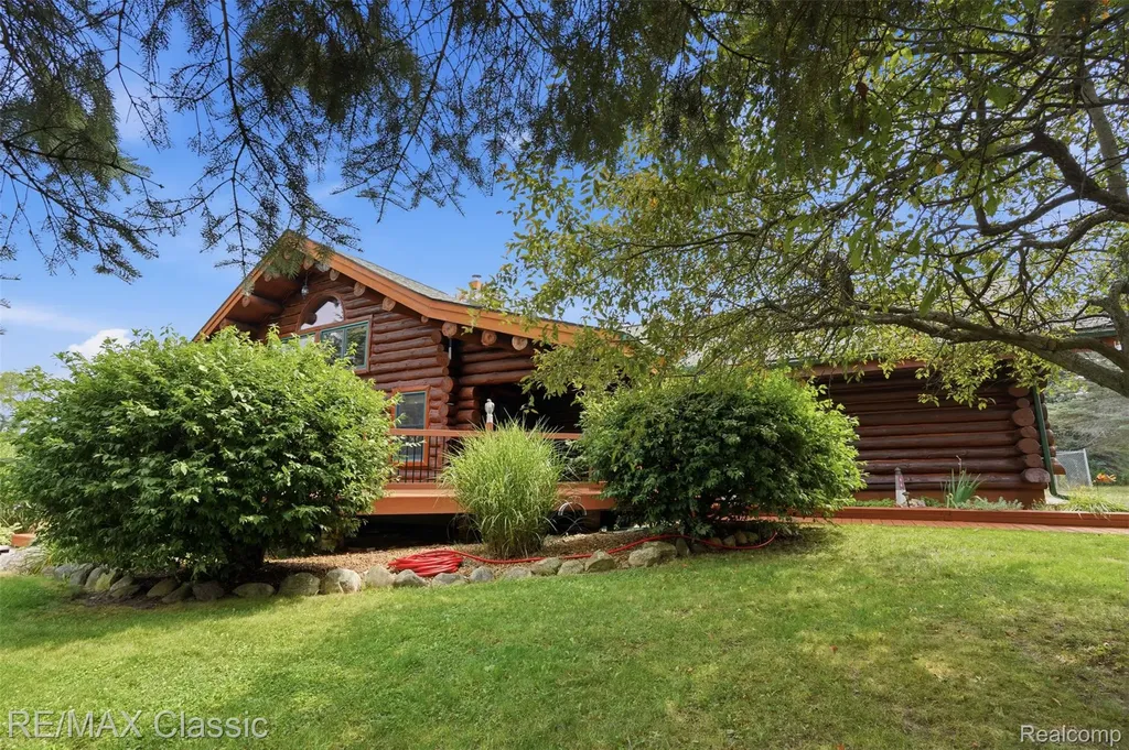 6900 Eveline Drive Holly Township MI 48442