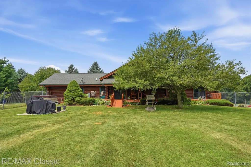 6900 Eveline Drive Holly Township MI 48442