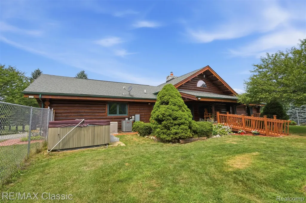 6900 Eveline Drive Holly Township MI 48442