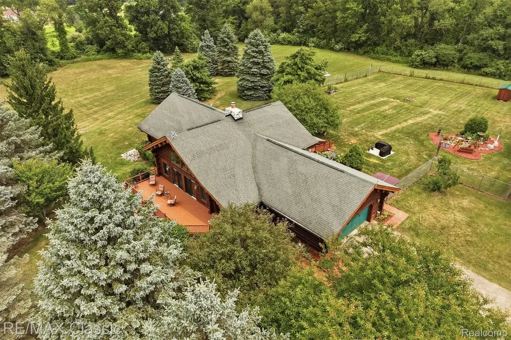6900 Eveline Drive Holly Township MI 48442