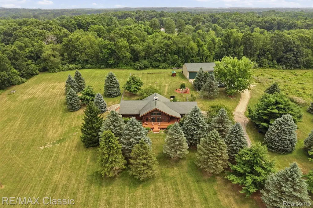 6900 Eveline Drive Holly Township MI 48442