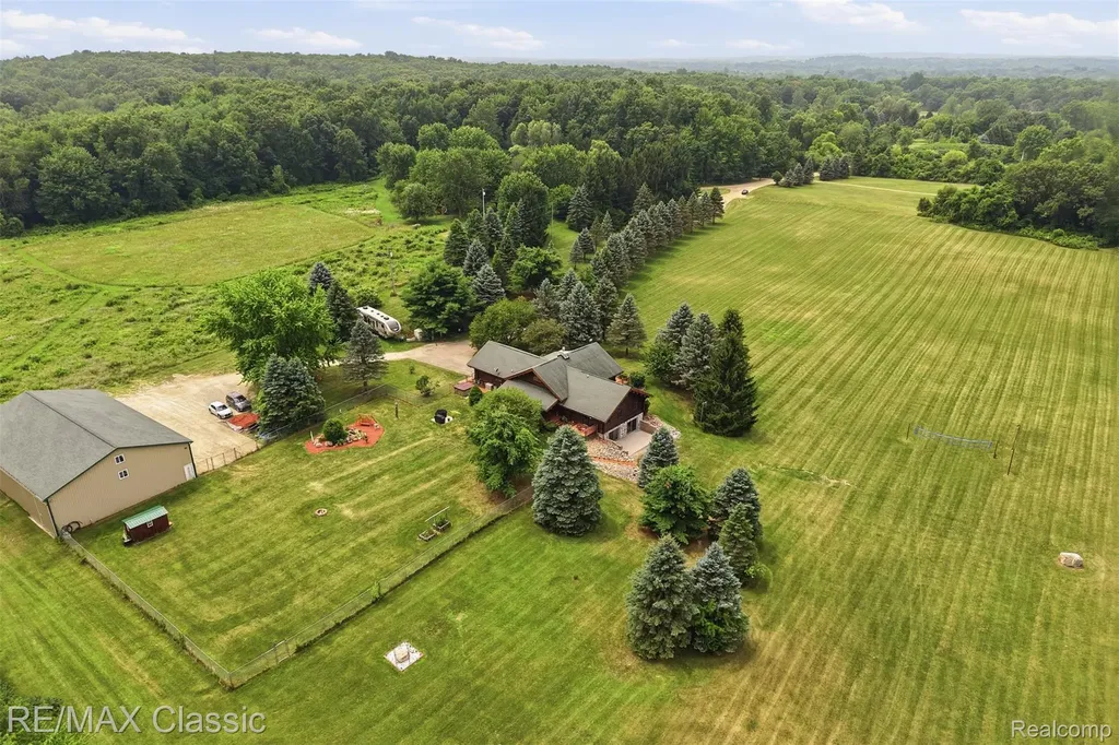 6900 Eveline Drive Holly Township MI 48442