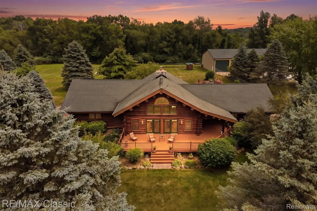 6900 Eveline Drive Holly Township MI 48442