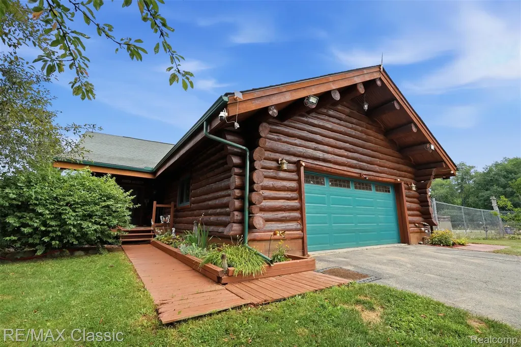 6900 Eveline Drive Holly Township MI 48442