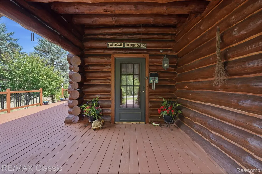 6900 Eveline Drive Holly Township MI 48442