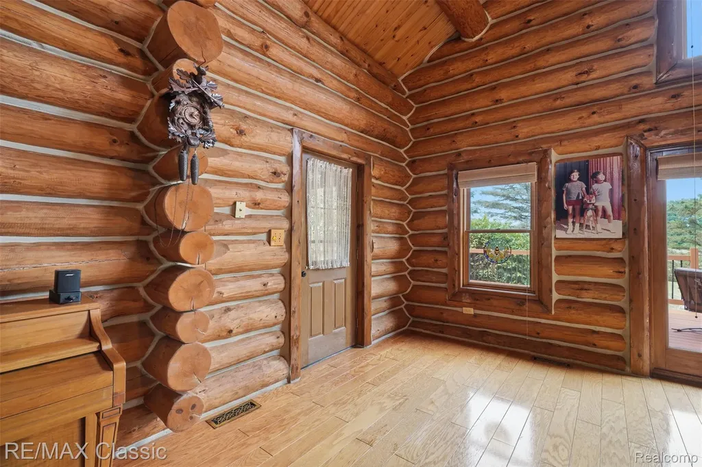 6900 Eveline Drive Holly Township MI 48442