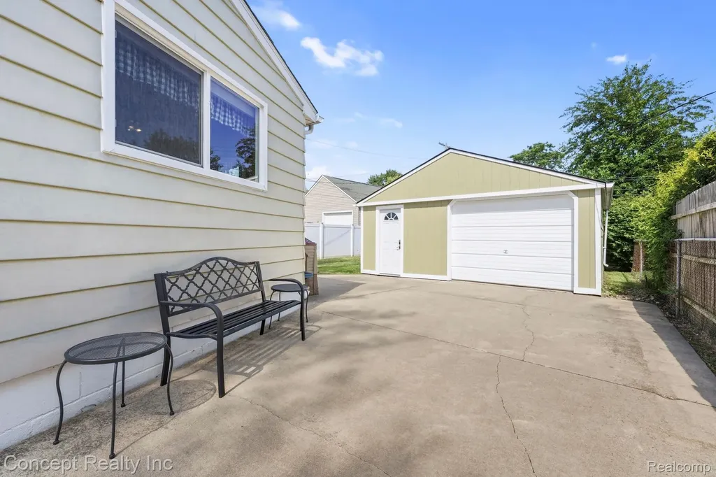 13471 Poplar Street Southgate City MI 48195