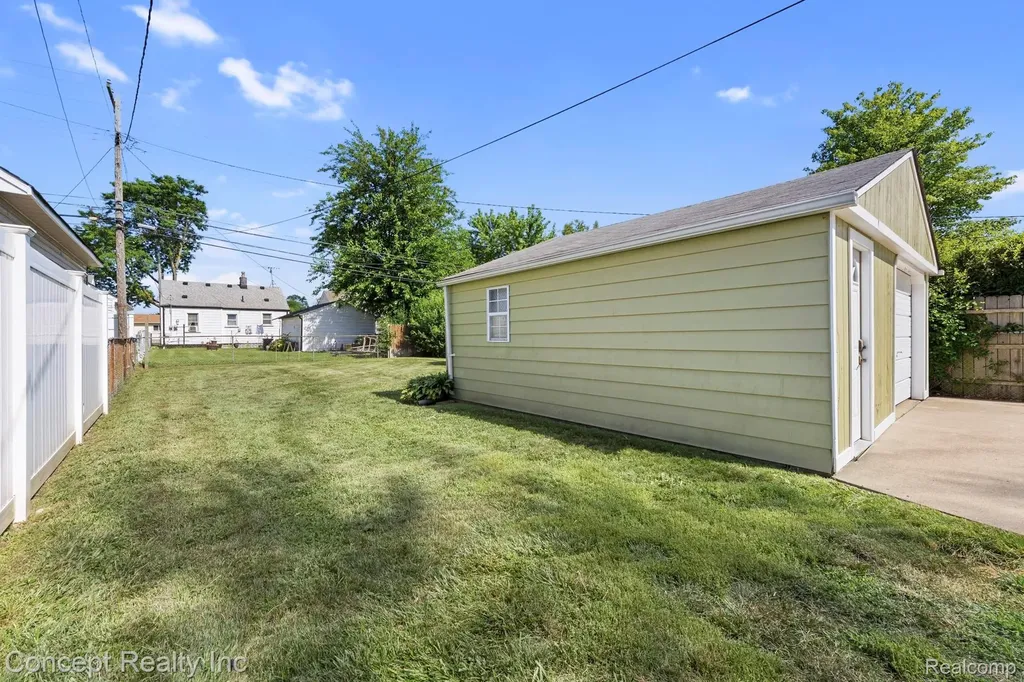 13471 Poplar Street Southgate City MI 48195