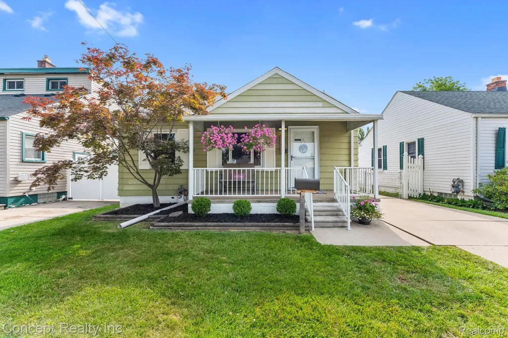 13471 Poplar Street Southgate City MI 48195