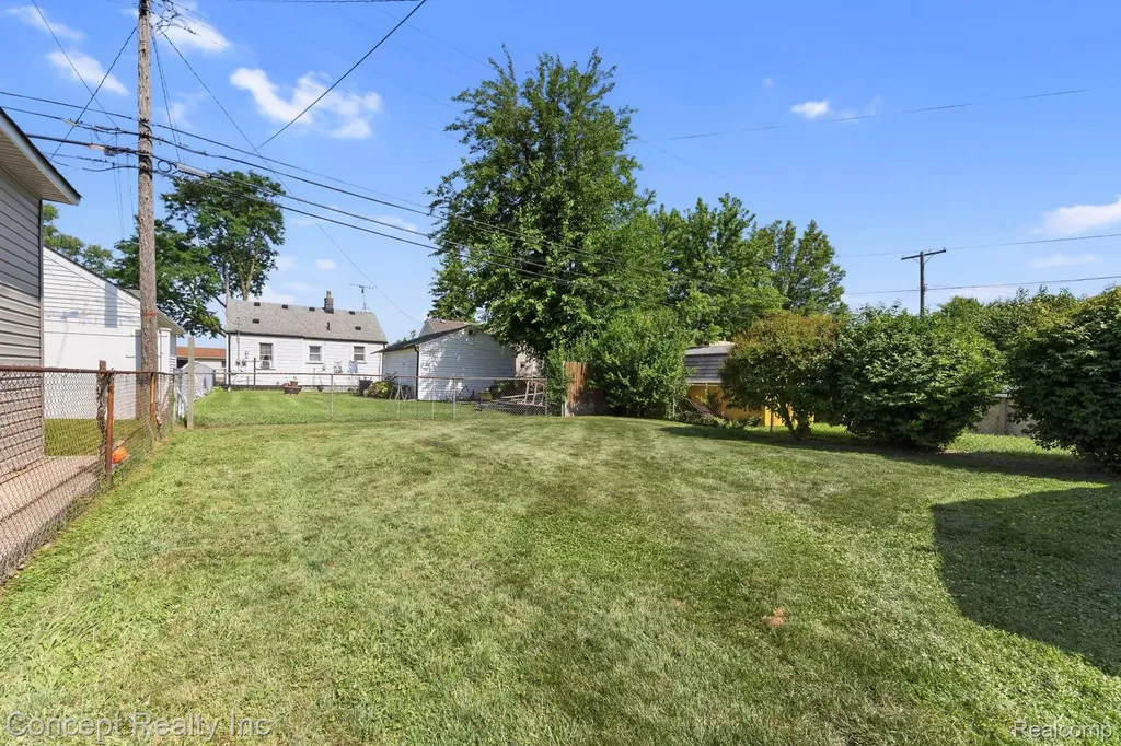 13471 Poplar Street Southgate City MI 48195