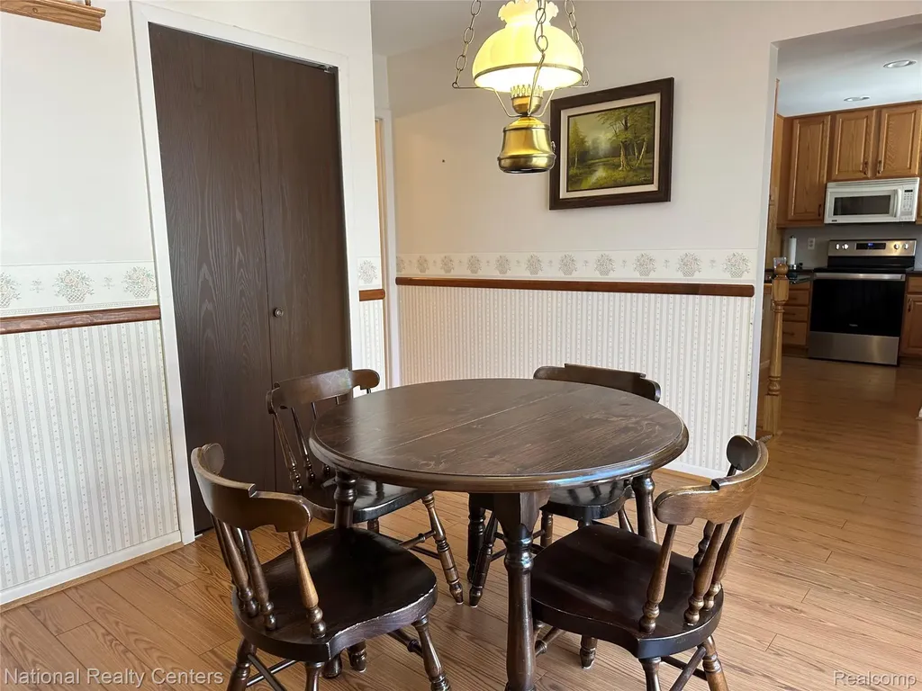 9840 Cambridge Court Green Oak Township MI 48178