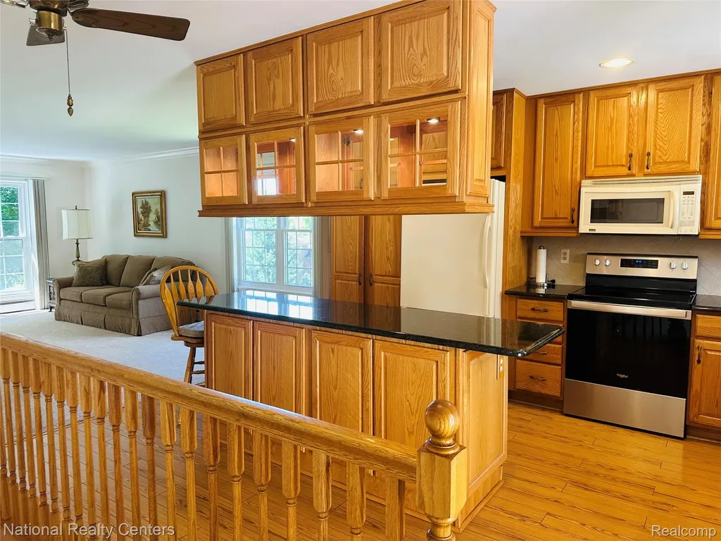 9840 Cambridge Court Green Oak Township MI 48178