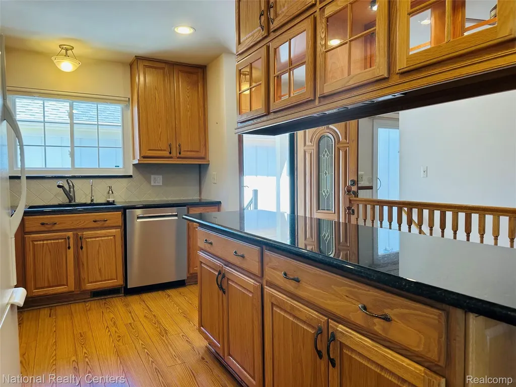 9840 Cambridge Court Green Oak Township MI 48178