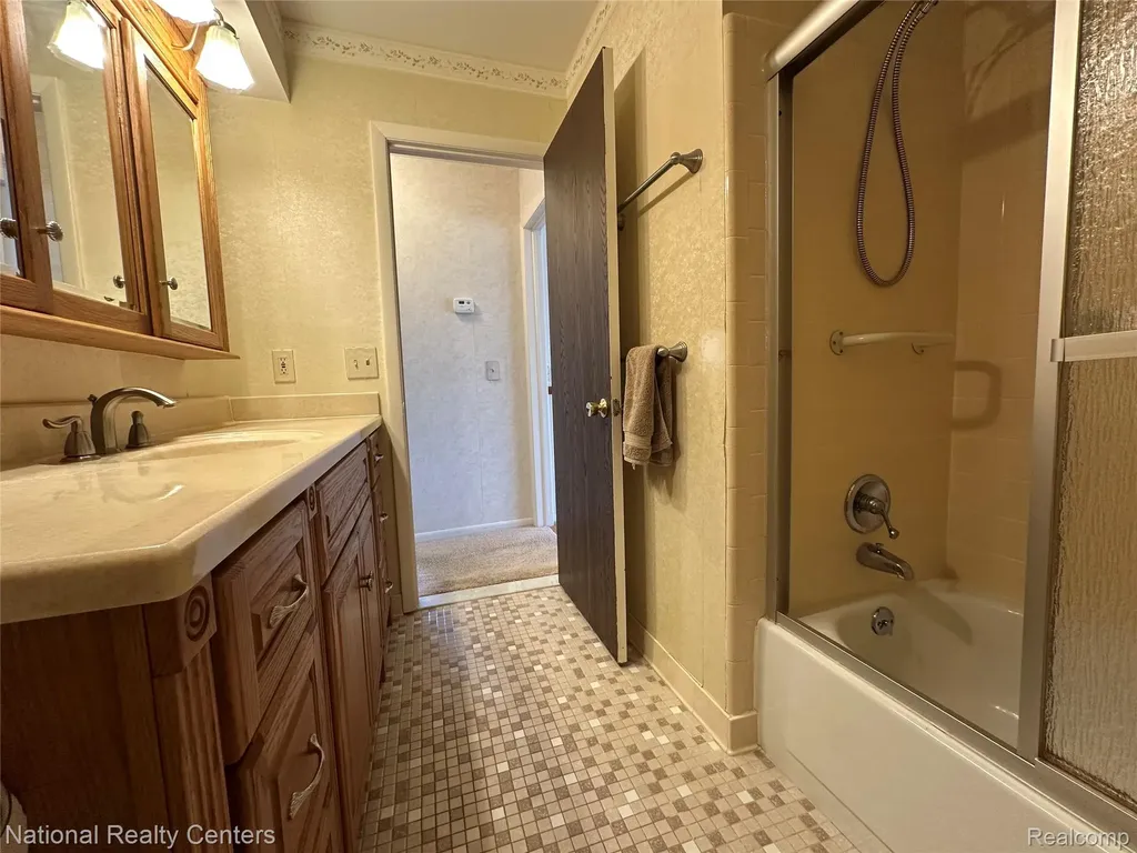 9840 Cambridge Court Green Oak Township MI 48178