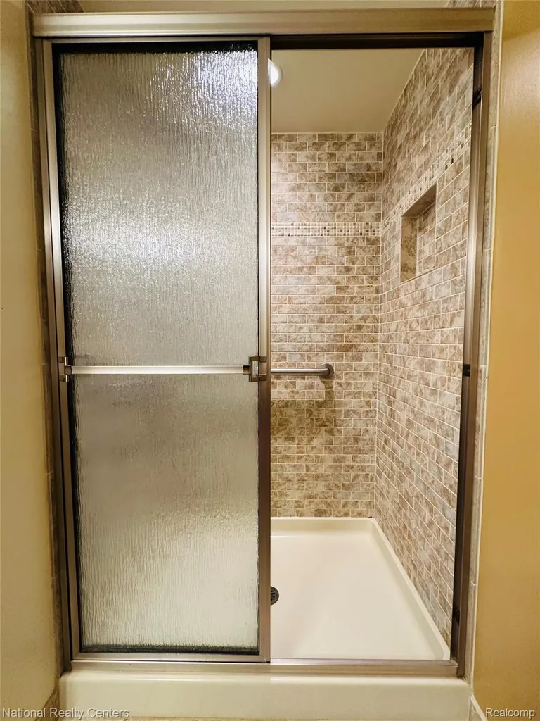 9840 Cambridge Court Green Oak Township MI 48178