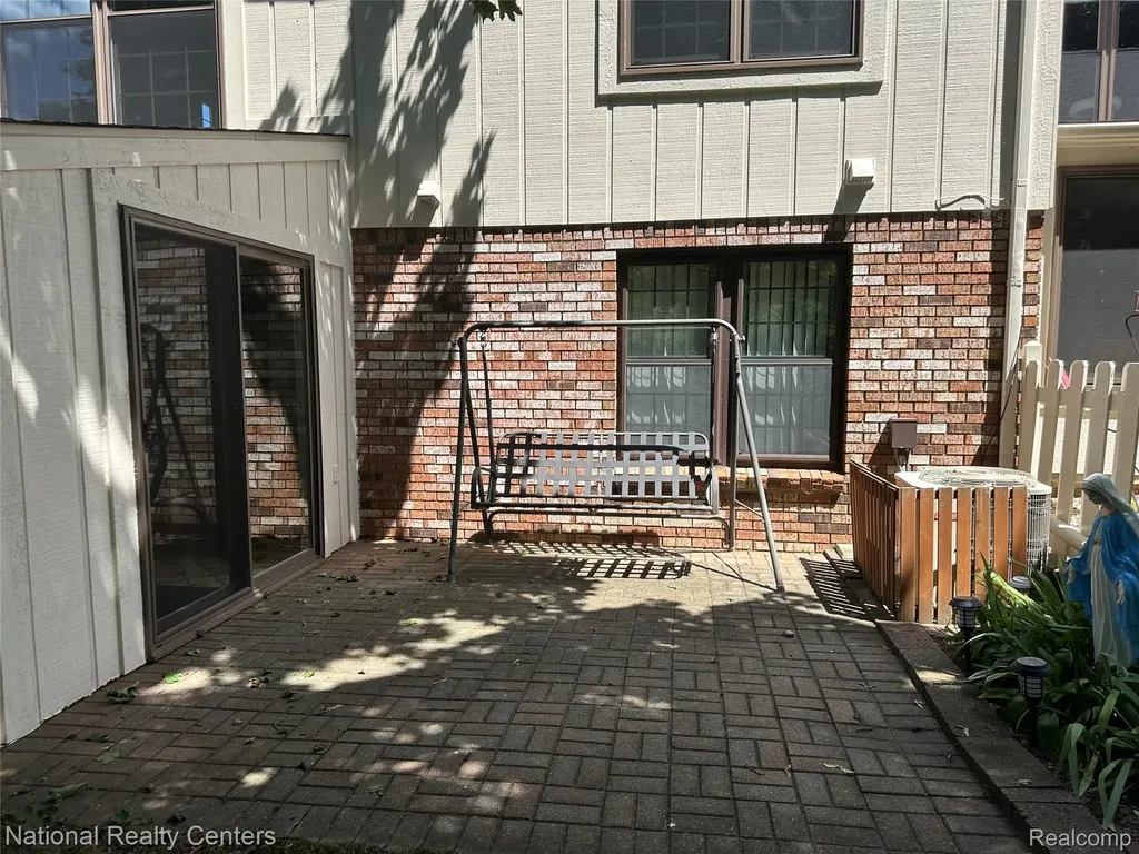 9840 Cambridge Court Green Oak Township MI 48178