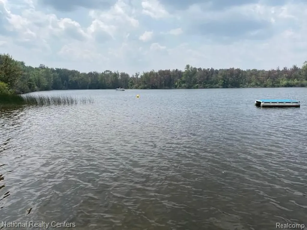 9840 Cambridge Court Green Oak Township MI 48178