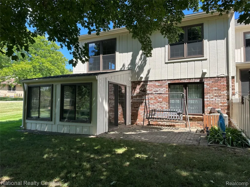 9840 Cambridge Court Green Oak Township MI 48178