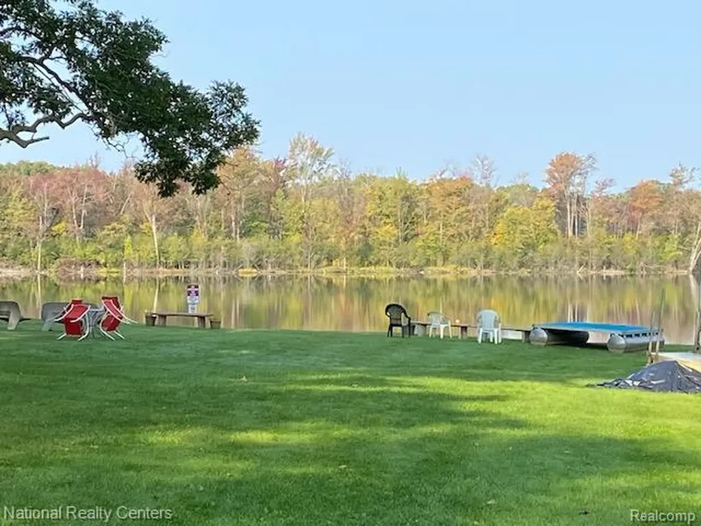 9840 Cambridge Court Green Oak Township MI 48178
